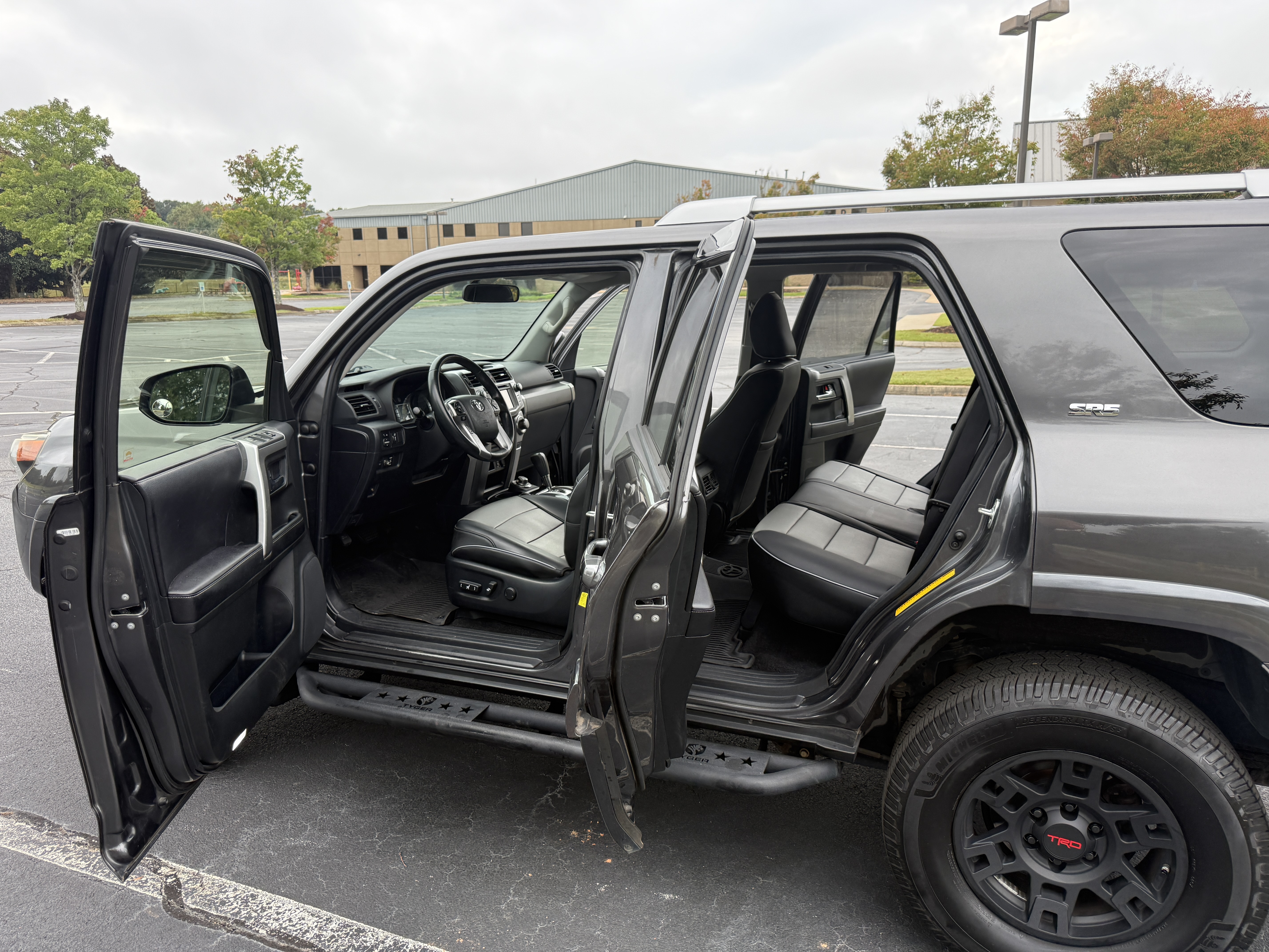 Used 2017 Toyota 4Runner SR5 AWD/4WD image 12