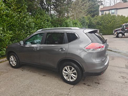 Used 2015 Nissan Rogue SV w/ SV Premium Package image 6