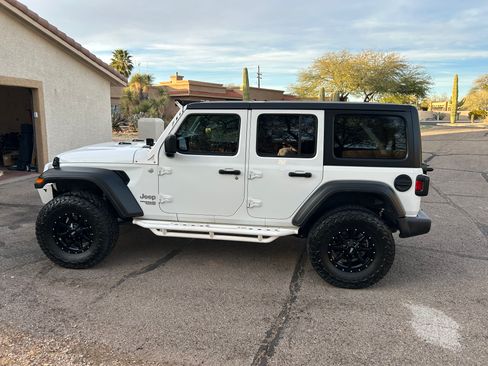 Used 2020 Jeep Wrangler Unlimited Sport S image 2