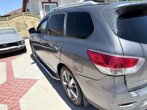 Used 2015 Nissan Pathfinder Platinum w/ Cargo Package FWD image 5
