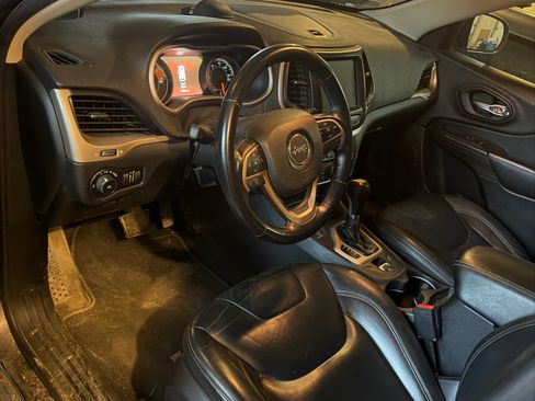 Used 2016 Jeep Cherokee Limited image 6