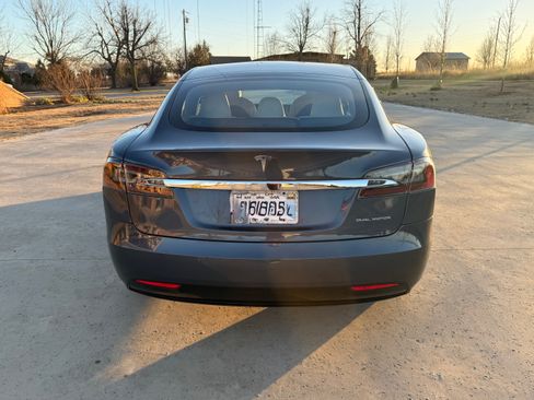 Used 2021 Tesla Model S Long Range Plus image 6