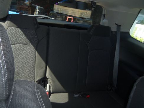 Used 2016 GMC Acadia SLE image 10