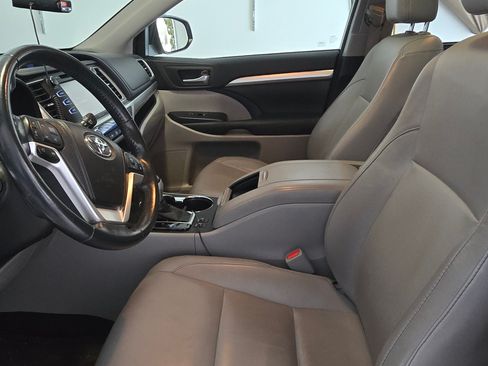 Used 2014 Toyota Highlander XLE image 6