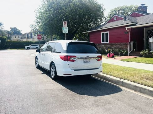 Used 2019 Honda Odyssey EX image 2