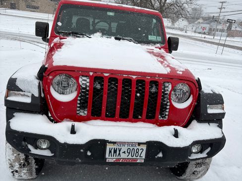 Used 2020 Jeep Gladiator Sport w/ Quick Order Package 24S image 13