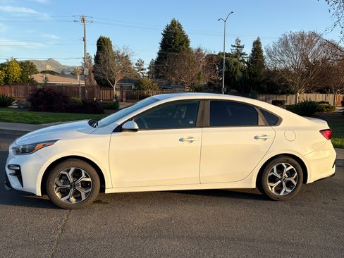 Used 2019 Kia Forte LXS image 10