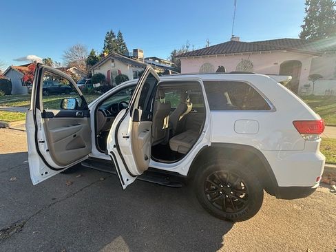 Used 2014 Jeep Grand Cherokee Limited w/ Luxury Group II image 9