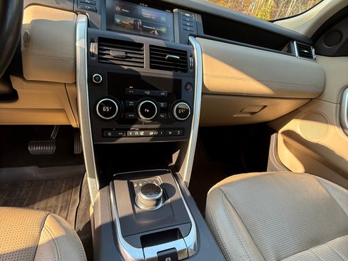 Used 2019 Land Rover Discovery Sport HSE image 23