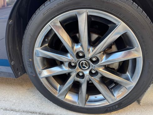 Used 2018 MAZDA MAZDA3 Grand Touring image 18