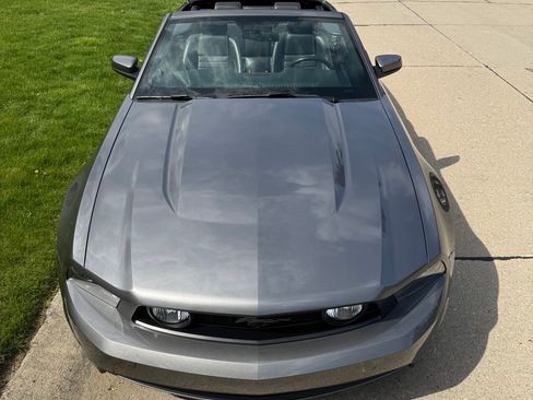 Used 2010 Ford Mustang GT Premium RWD image 4