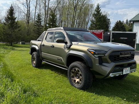 Used 2024 Toyota Tacoma 4x4 Double Cab Hybrid image 9