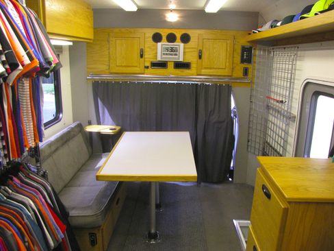 Used 2005 Ford E-350 and Econoline 350 Super Duty image 6