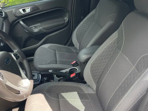 Used 2014 Ford Fiesta SE w/ Equipment Group 201A FWD image 4