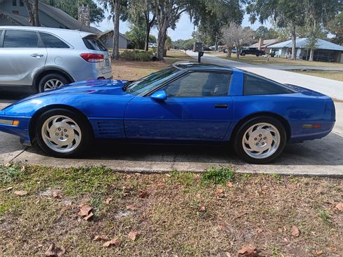 Used 1994 Chevrolet Corvette Coupe image 2
