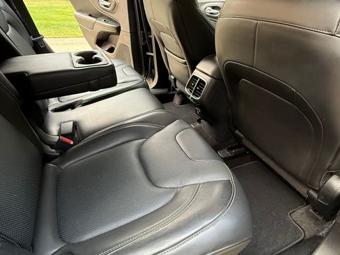Used 2015 Jeep Cherokee Limited w/ Luxury Group AWD/4WD image 17