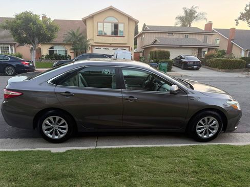 Used 2015 Toyota Camry LE image 8