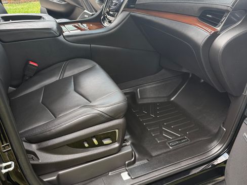 Used 2016 Cadillac Escalade Luxury image 13