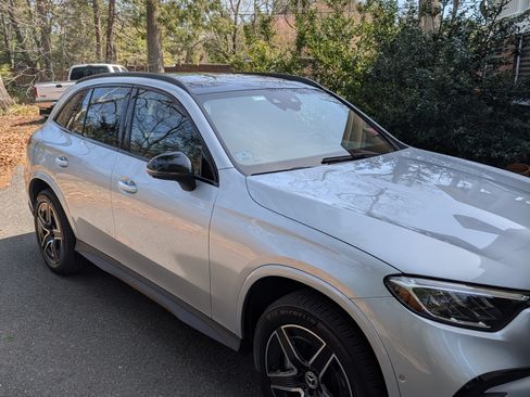 Used 2025 Mercedes-Benz GLC 300 4MATIC image 4