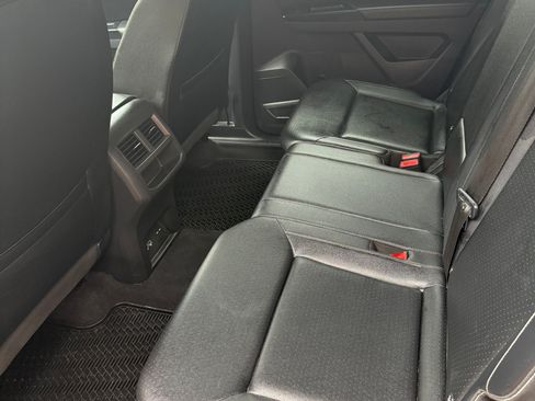 Used 2020 Volkswagen Atlas Cross Sport SE w/ Panoramic Sunroof Package image 10