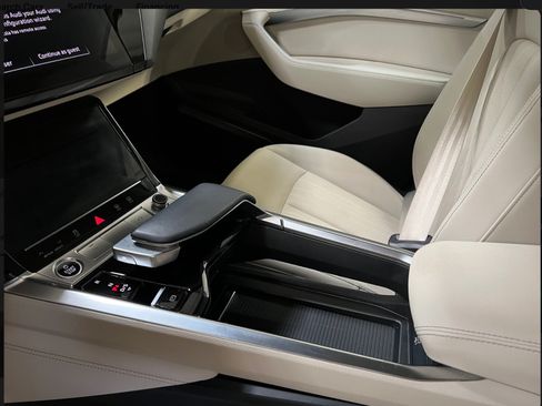 Used 2022 Audi e-tron Premium image 16