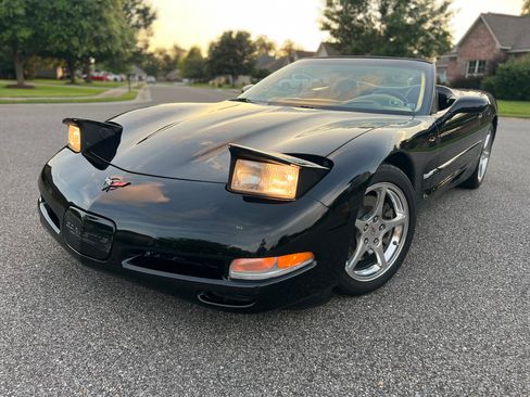 Used 2001 Chevrolet Corvette Convertible w/ Preferred Equipment Group2 RWD image 10