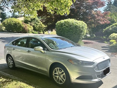 Used 2014 Ford Fusion SE image 2