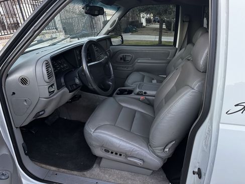 Used 1997 Chevrolet Tahoe 4WD 2-Door w/ Preferred Equipment Group 3 image 9