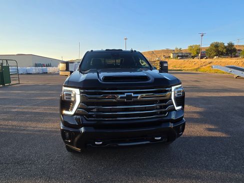 Used 2024 Chevrolet Silverado 3500 High Country w/ High Country Premium Package image 2