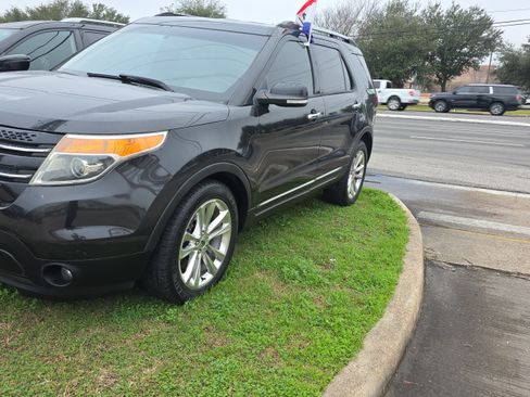 Used 2015 Ford Explorer Limited image 2