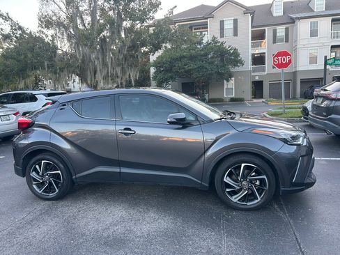 Used 2021 Toyota C-HR Limited image 9