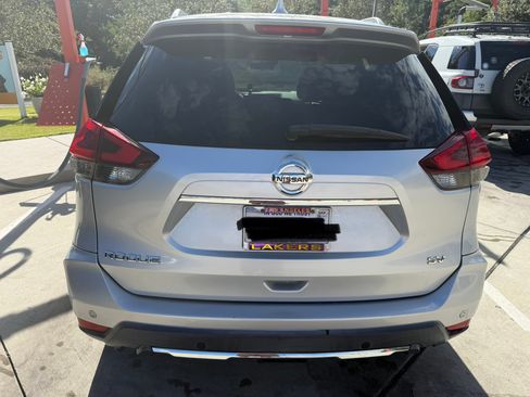 Used 2019 Nissan Rogue SV image 15