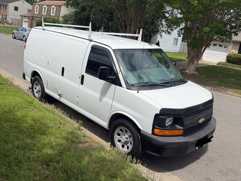 Used 2014 Chevrolet Express 1500 RWD image 5