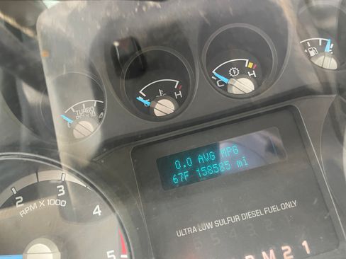 Used 2014 Ford F550 2WD Crew Cab Super Duty image 8