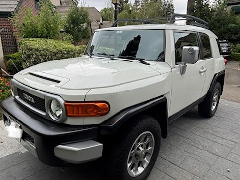 Used 2011 Toyota FJ Cruiser 4WD w/ Upgrade Pkg image 6