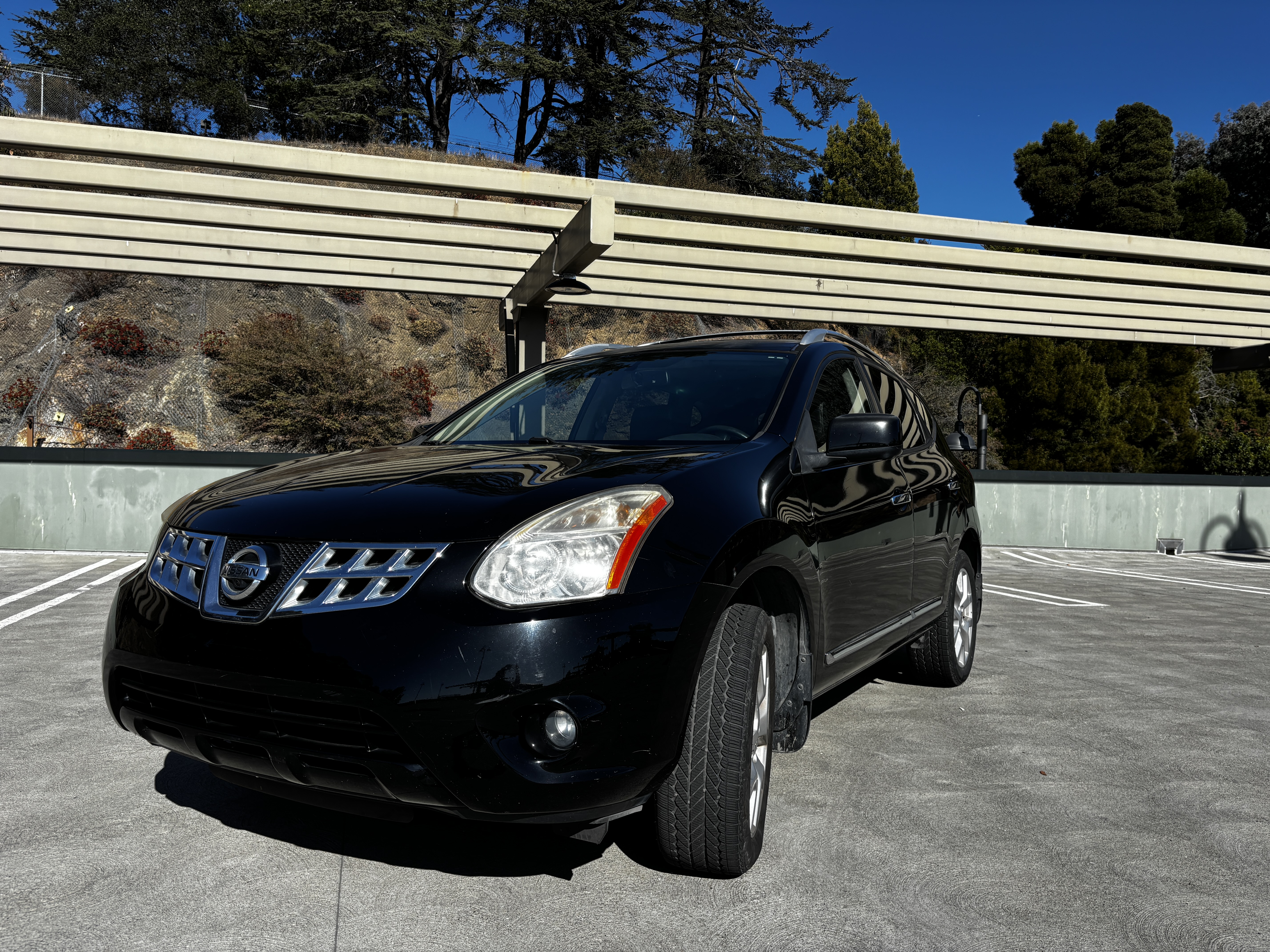 Used 2012 Nissan Rogue SL AWD/4WD image 2