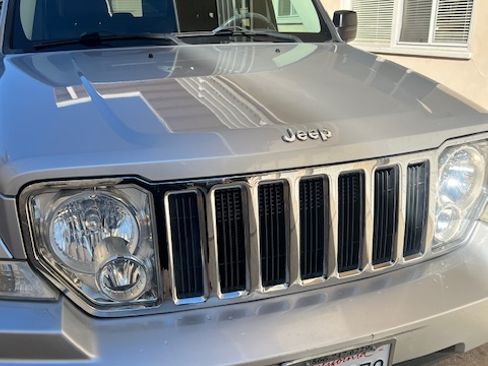 Used 2010 Jeep Liberty Limited w/ Trailer Tow Class III Group image 2