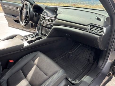 Used 2018 Honda Accord Sport image 13