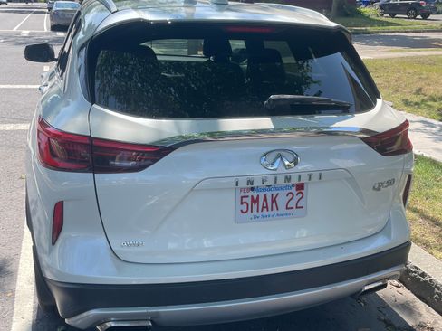 Used 2019 INFINITI QX50 Luxe w/ Navigation Package AWD/4WD image 8