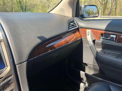 Used 2013 Lincoln MKX AWD image 20