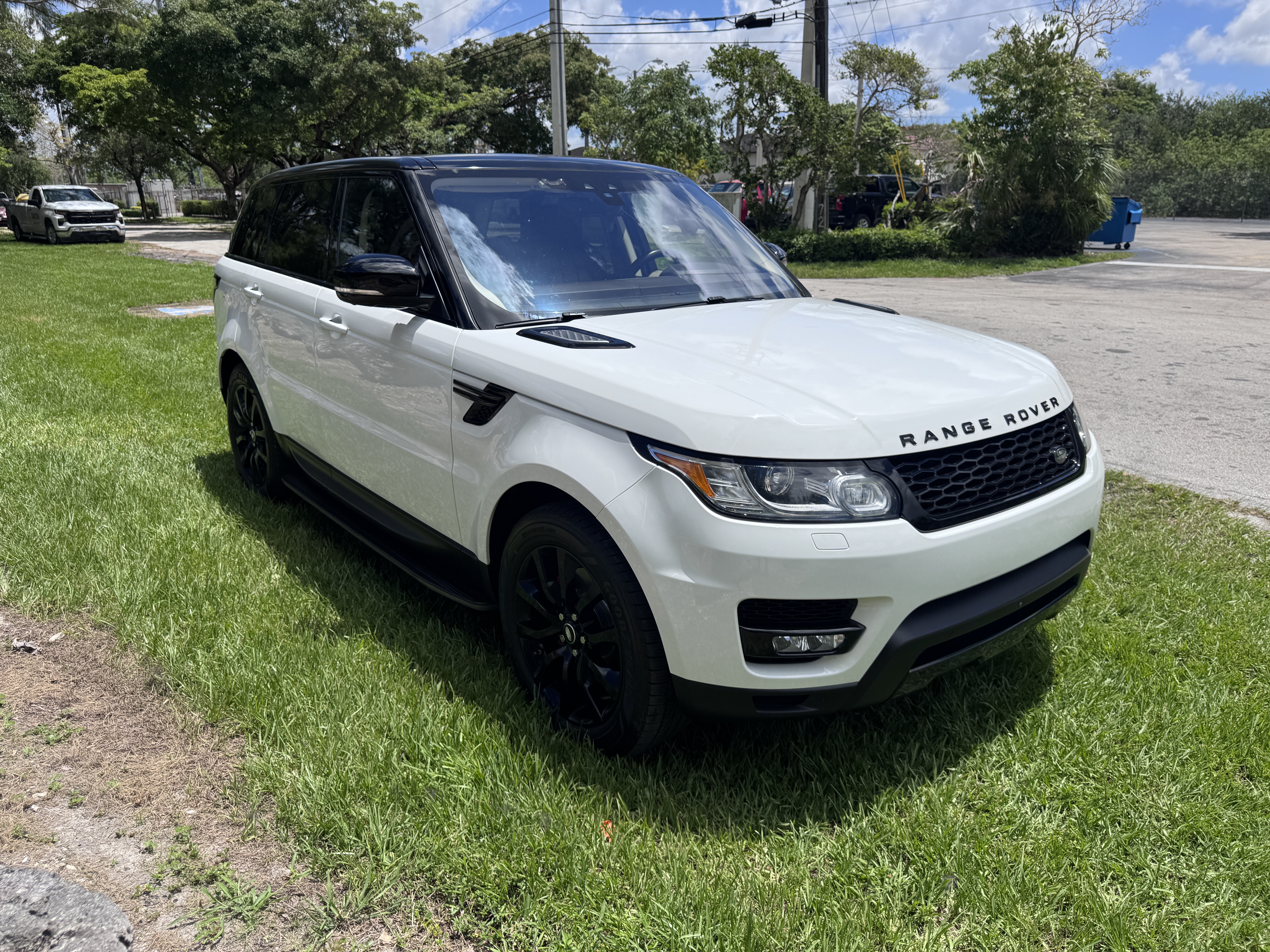 Used 2017 Land Rover Range Rover Sport HSE AWD/4WD image 1