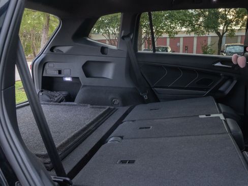 Used 2022 Volkswagen Tiguan SE R-Line image 27