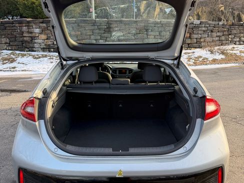 Used 2019 Hyundai Ioniq Plug-In Hybrid image 21