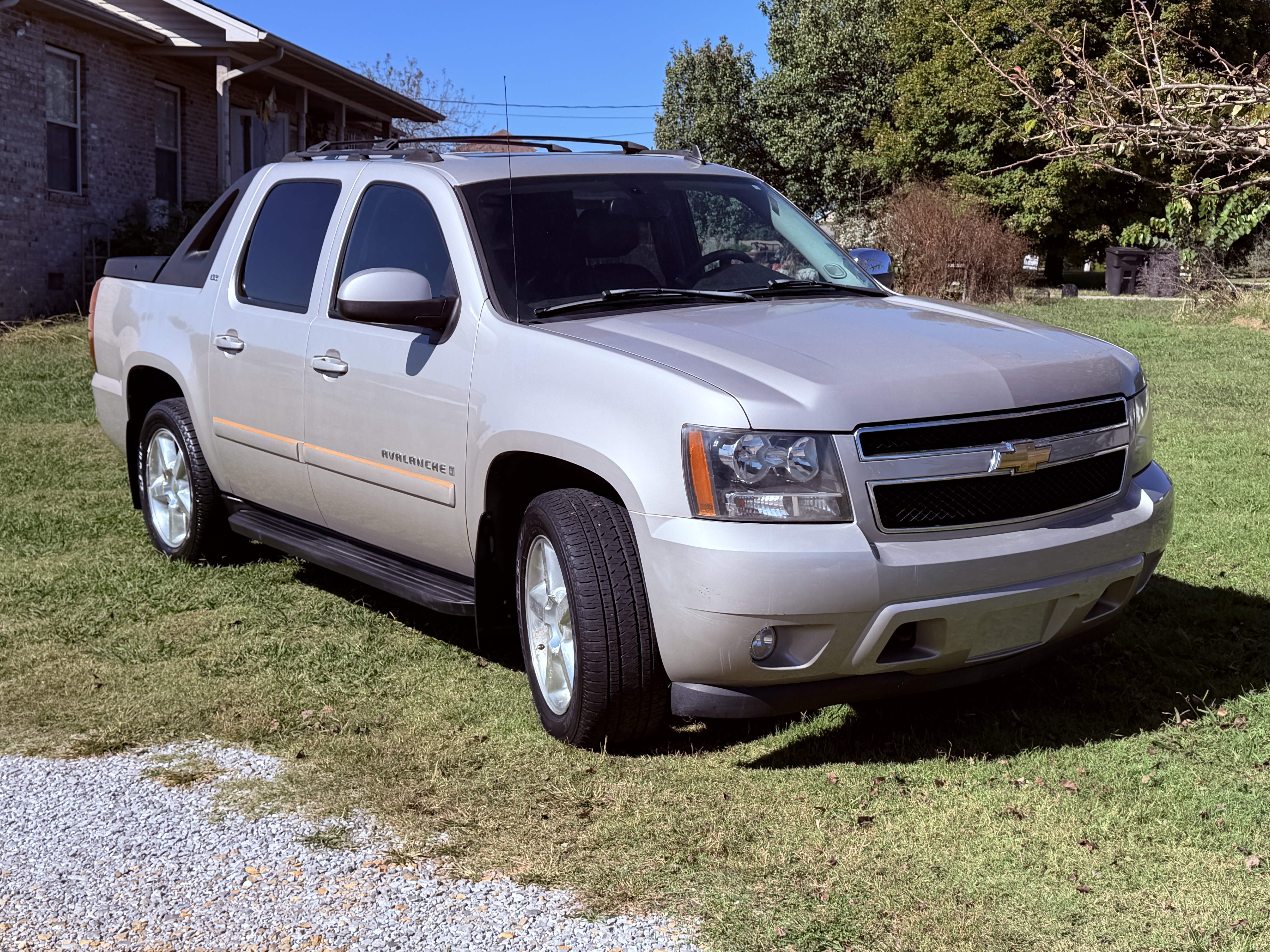 Used 2007 Chevrolet Avalanche LTZ w/ LTZ Preferred Equipment Group AWD/4WD image 1