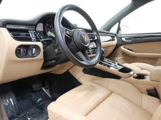 Used 2023 Porsche Macan AWD/4WD image 5