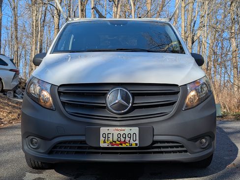 Used 2023 Mercedes-Benz Metris image 1