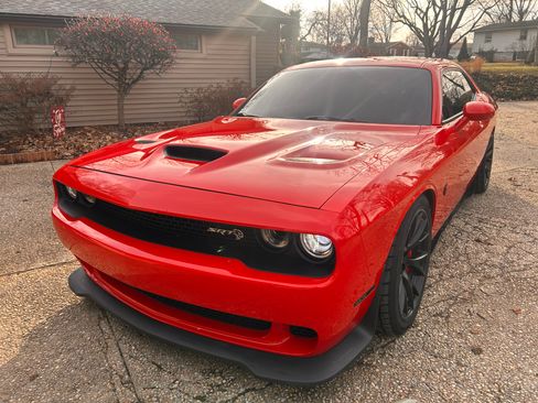 Used 2016 Dodge Challenger SRT Hellcat image 5