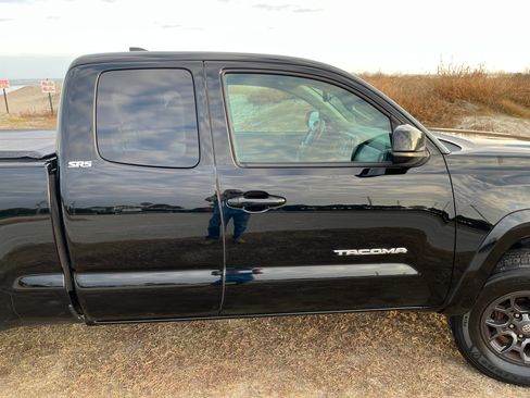 Used 2017 Toyota Tacoma SR5 image 12