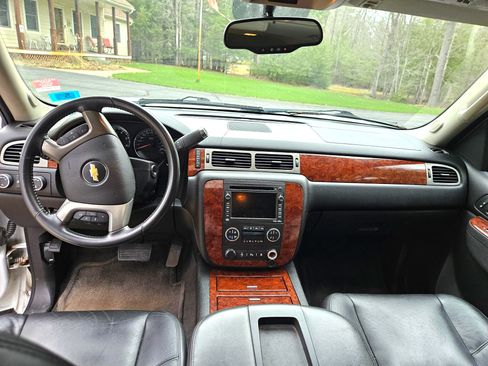 Used 2011 Chevrolet Tahoe LTZ AWD/4WD image 9