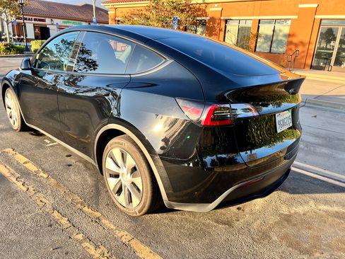 Used 2023 Tesla Model Y Long Range AWD/4WD image 8